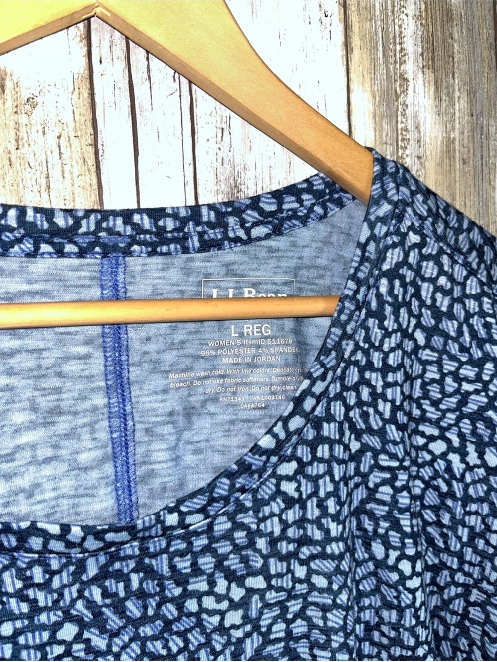 L.L.Bean Large Blue Abstract Print Stretch Performance Tee Top - Picture 4 of 4